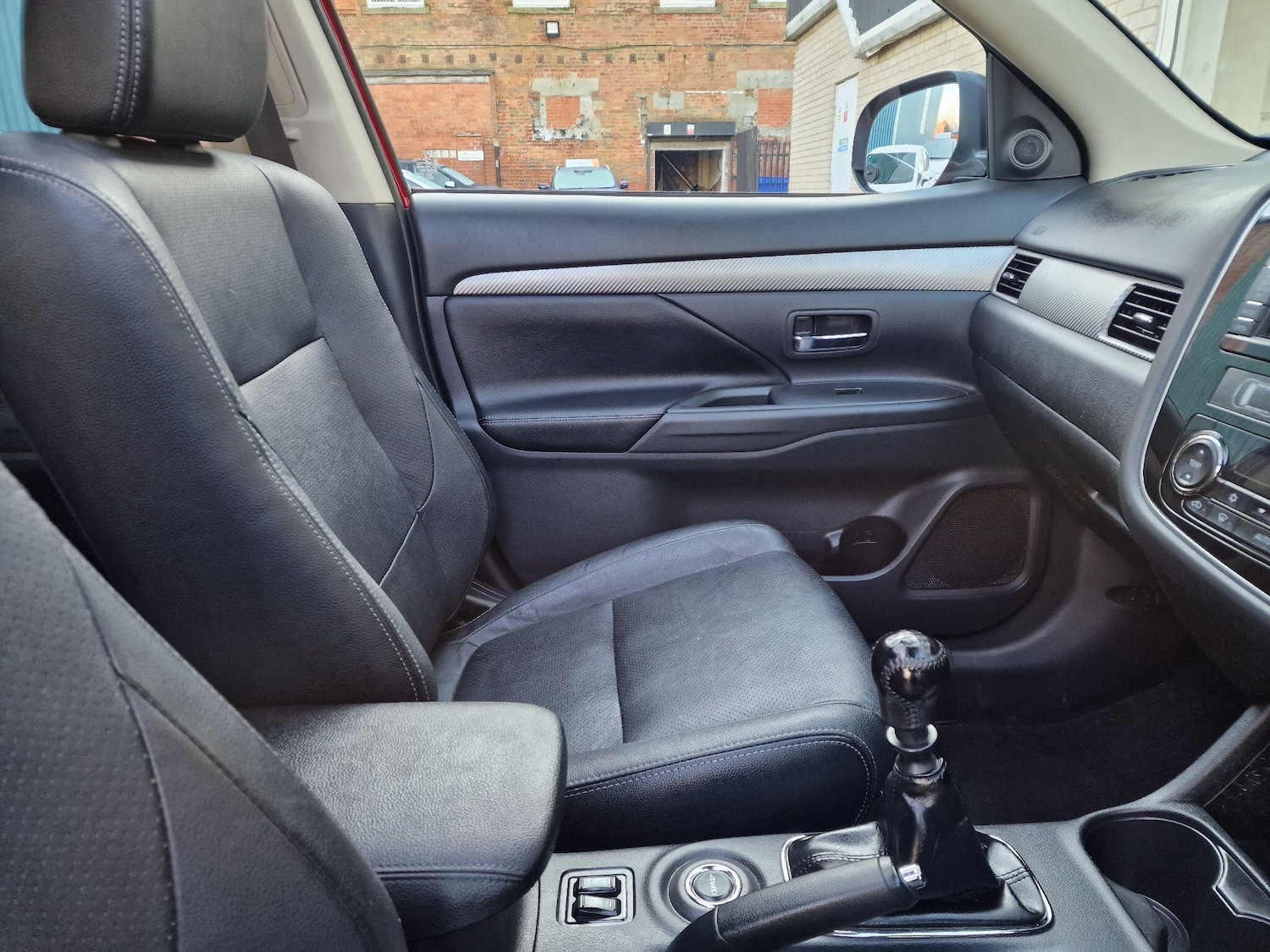 Used Mitsubishi Outlander 2015 for sale - 76657800: Photo 57