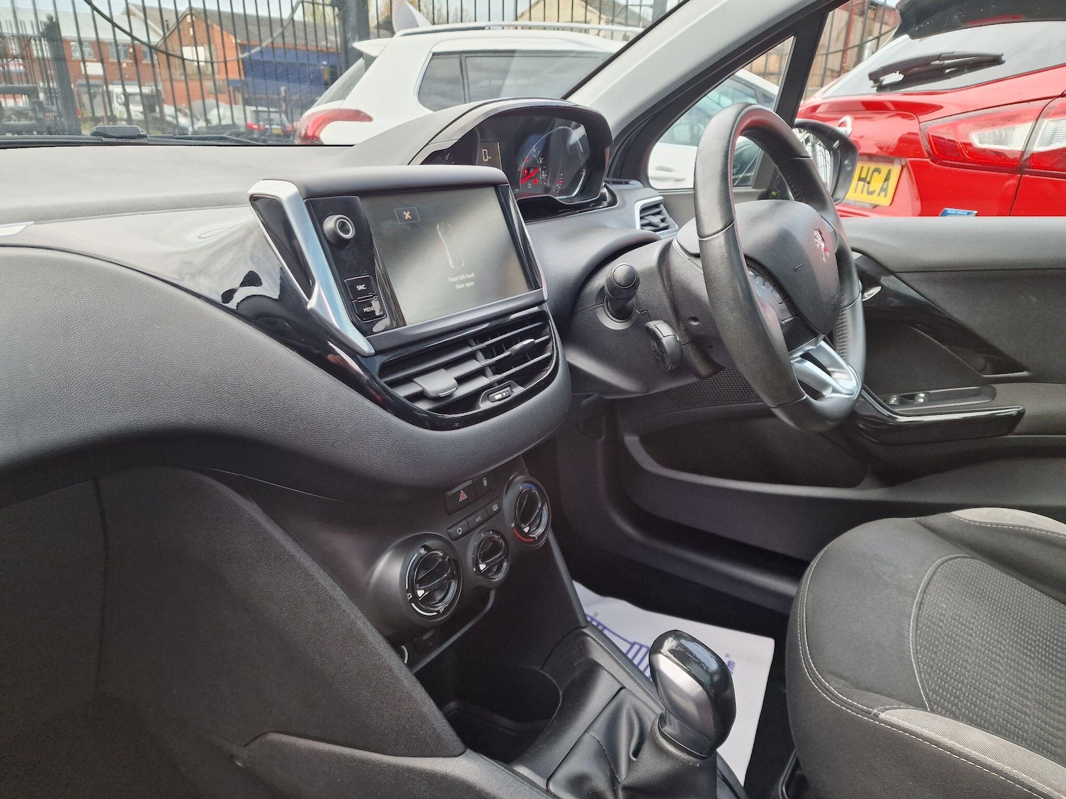 Used Peugeot 208 2015 for sale - 76485163: Photo 10