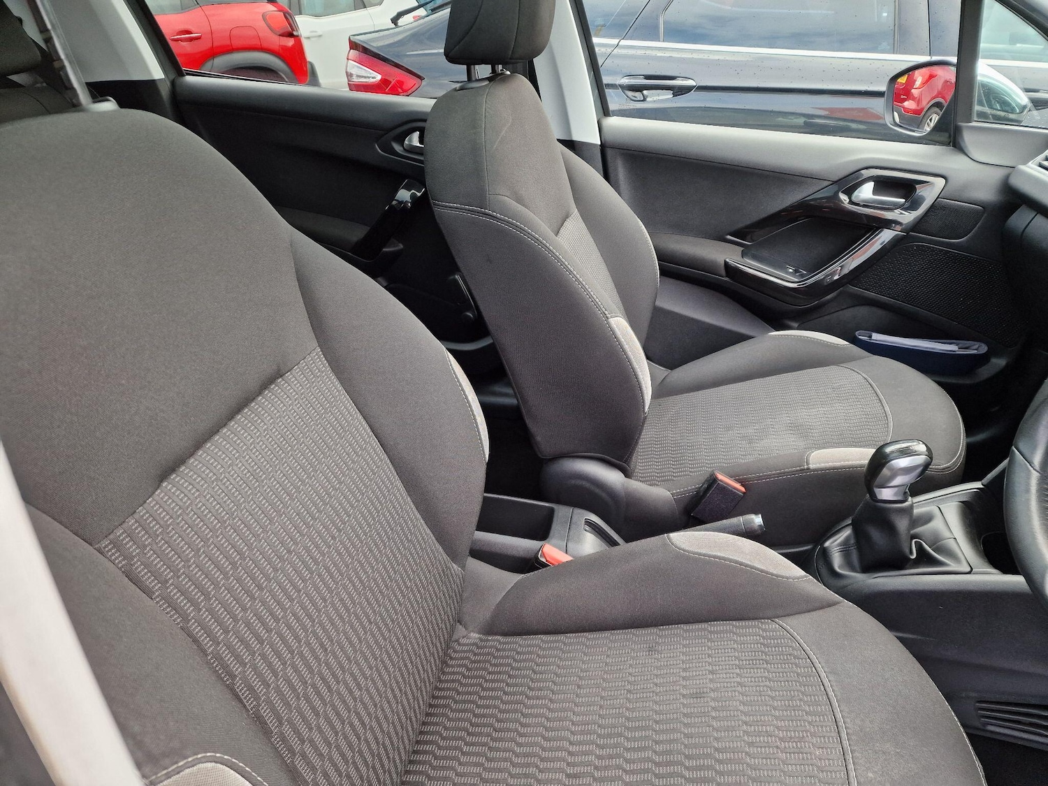 Used Peugeot 208 2015 for sale - 76485163: Photo 14