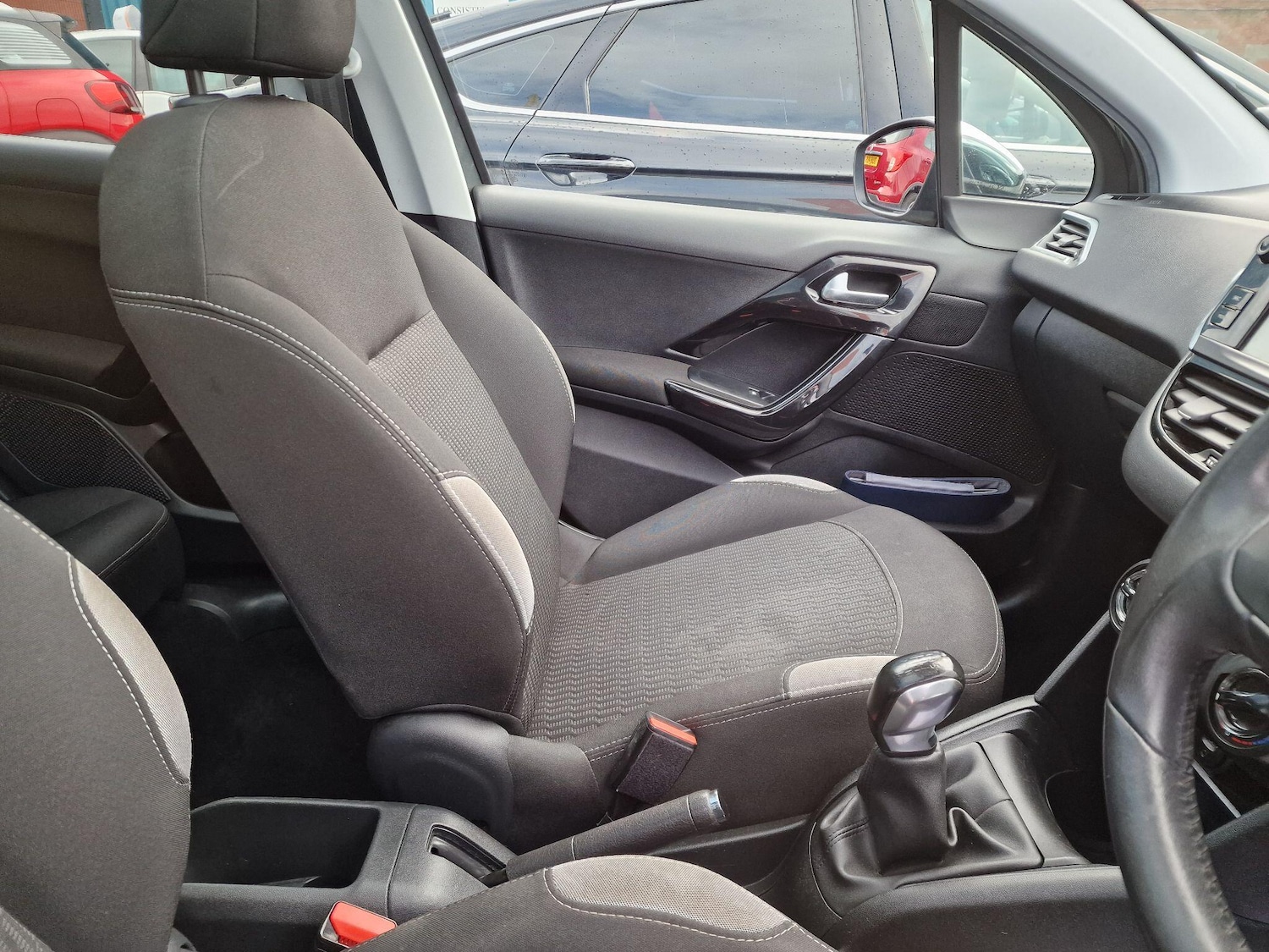 Used Peugeot 208 2015 for sale - 76485163: Photo 15