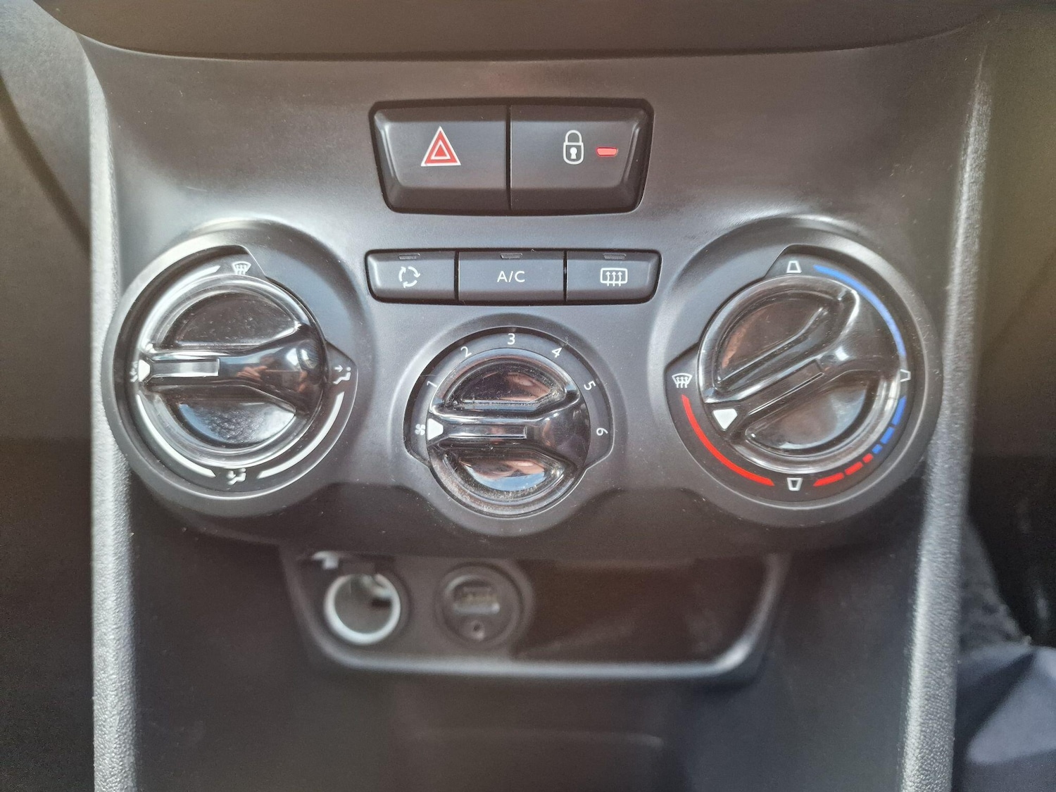 Used Peugeot 208 2015 for sale - 76485163: Photo 18