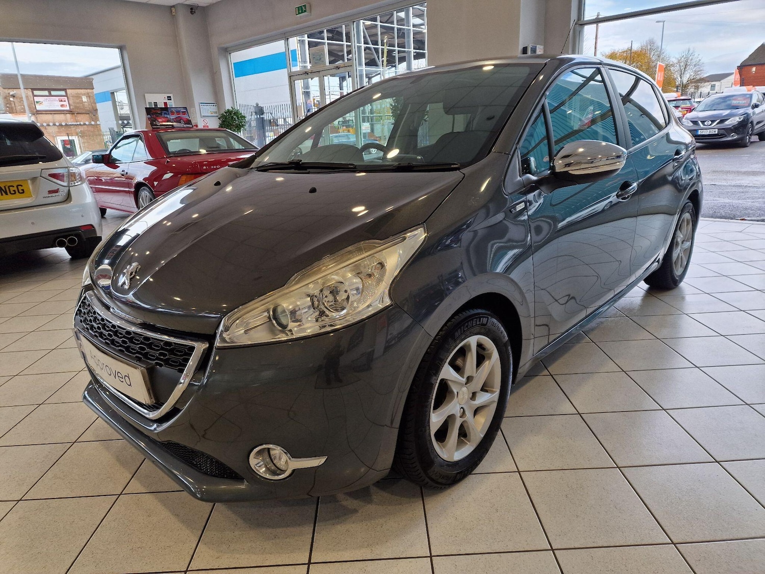 Used Peugeot 208 2015 for sale - 76485163: Photo 2