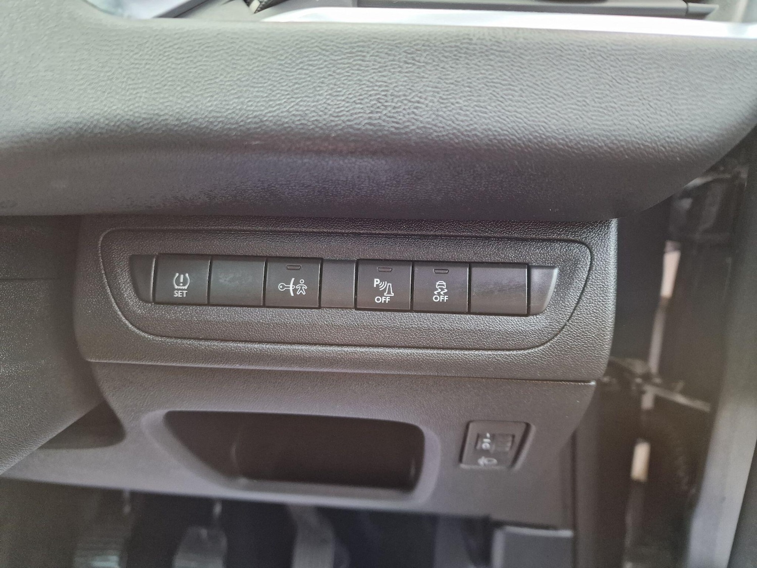 Used Peugeot 208 2015 for sale - 76485163: Photo 20