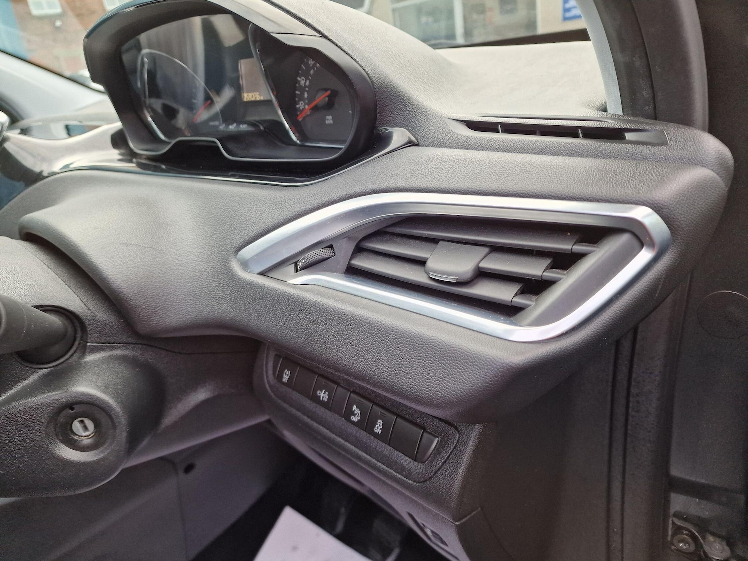 Used Peugeot 208 2015 for sale - 76485163: Photo 24