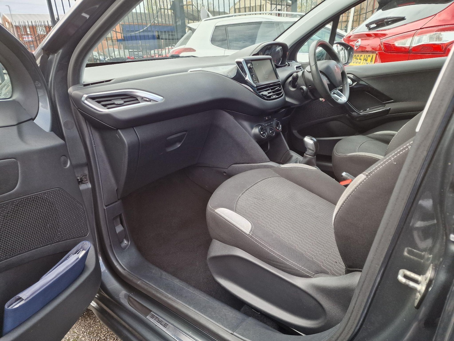 Used Peugeot 208 2015 for sale - 76485163: Photo 38