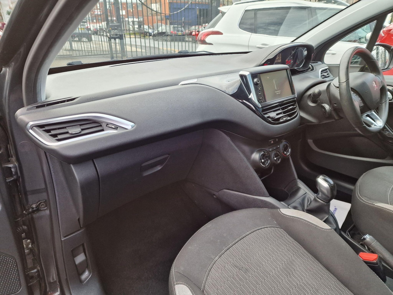 Used Peugeot 208 2015 for sale - 76485163: Photo 39