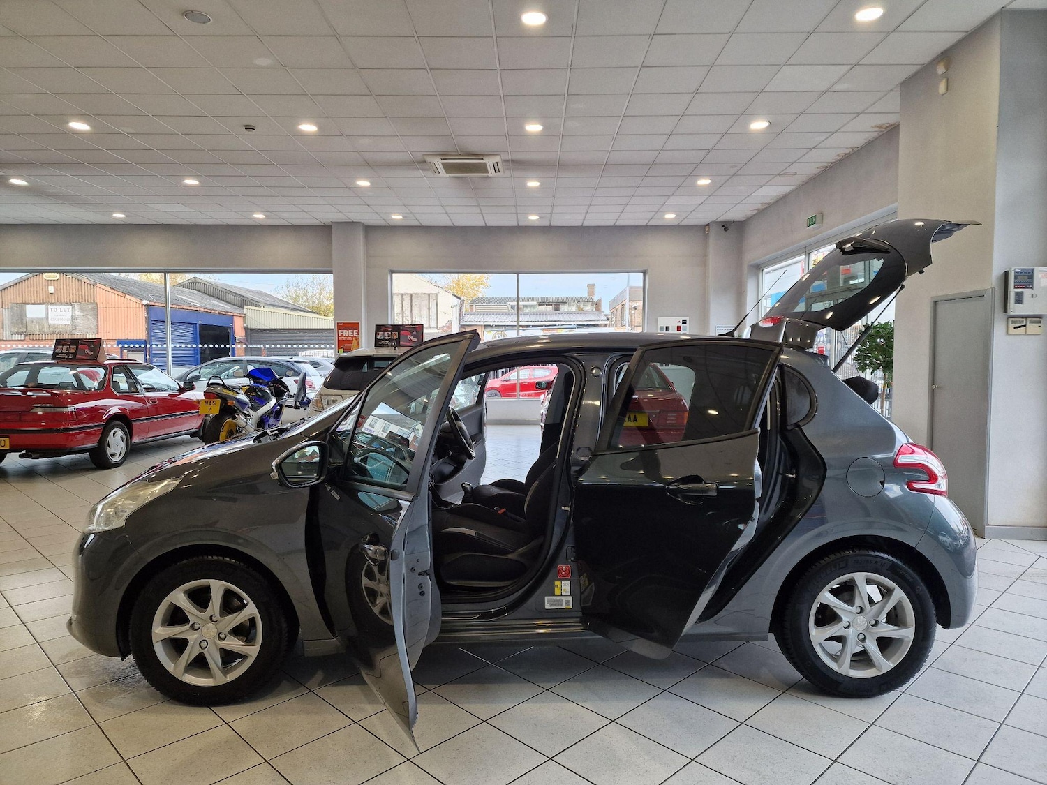 Used Peugeot 208 2015 for sale - 76485163: Photo 5
