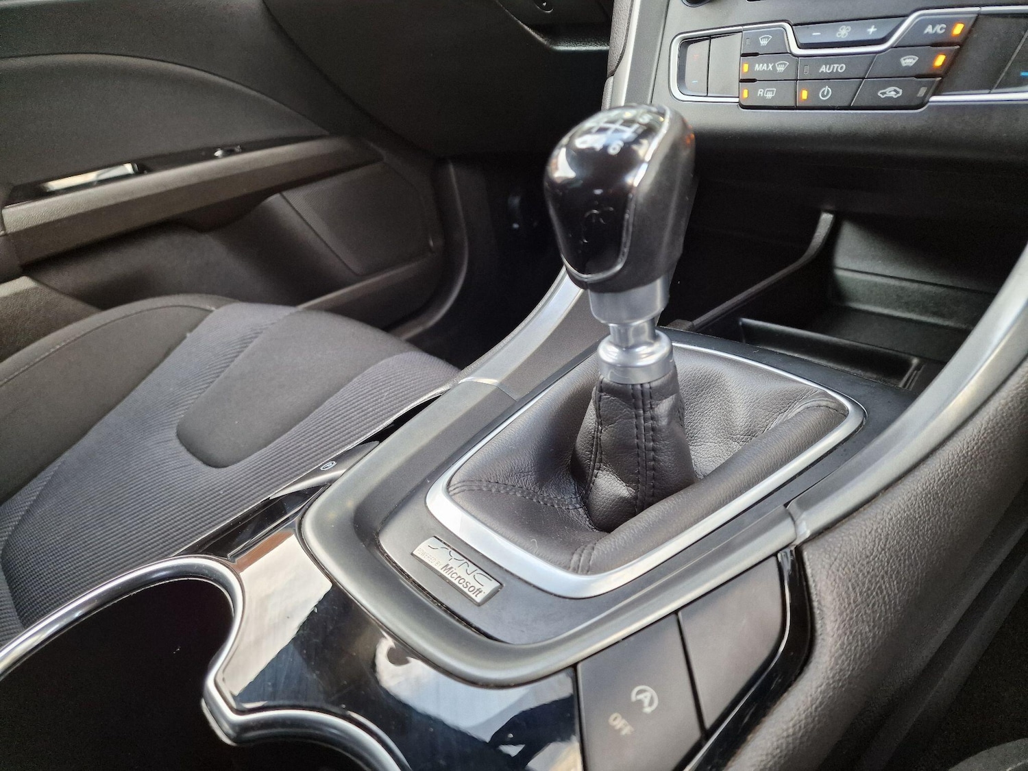 Used Ford Mondeo 2015 for sale - 76408592: Photo 17