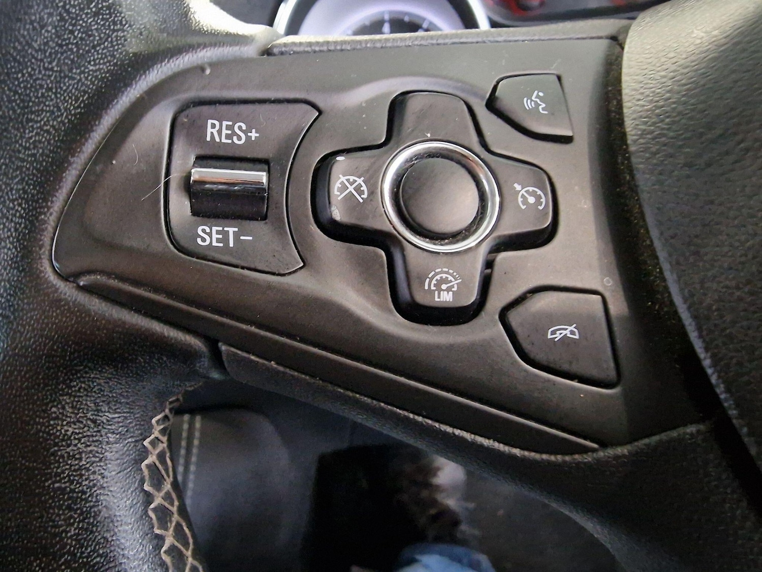 Used Vauxhall Astra 2017 for sale - 75858073: Photo 37