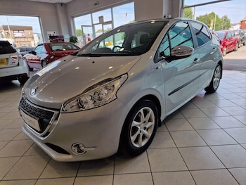 Used Peugeot 208 2014 for sale - 75562937: Photo