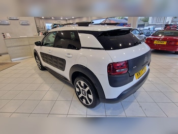 Used Citroen C4 Cactus 2017 for sale - 76214919: Photo