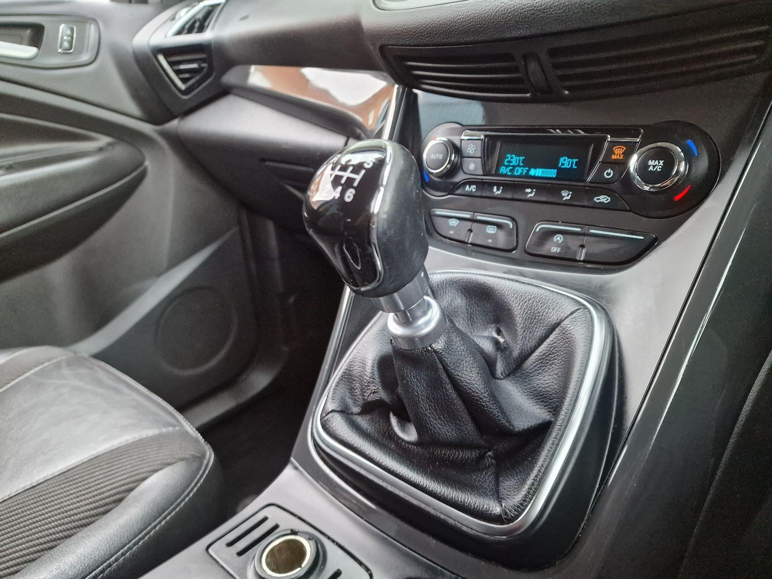 Used Ford Kuga 2015 for sale - 76484464: Photo 12