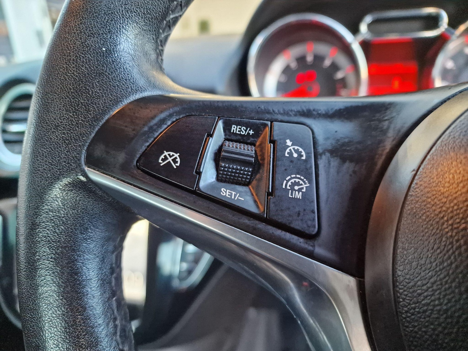 Used Vauxhall ADAM 2015 for sale - 76377674: Photo 17