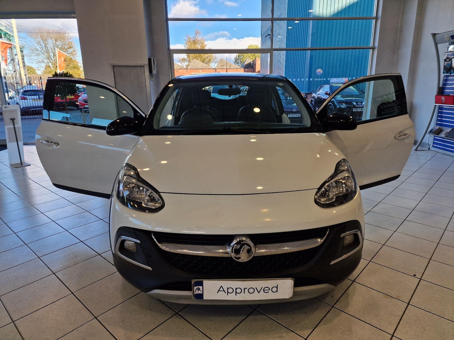 Used Vauxhall ADAM 2015 for sale - 76377674: Photo 2