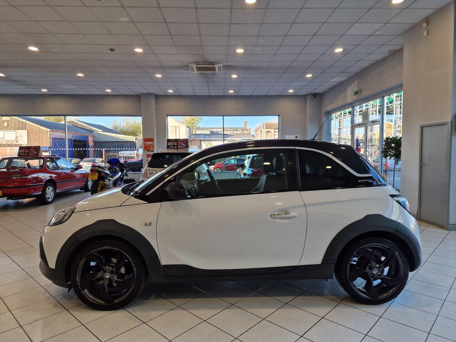 Used Vauxhall ADAM 2015 for sale - 76377674: Photo 4
