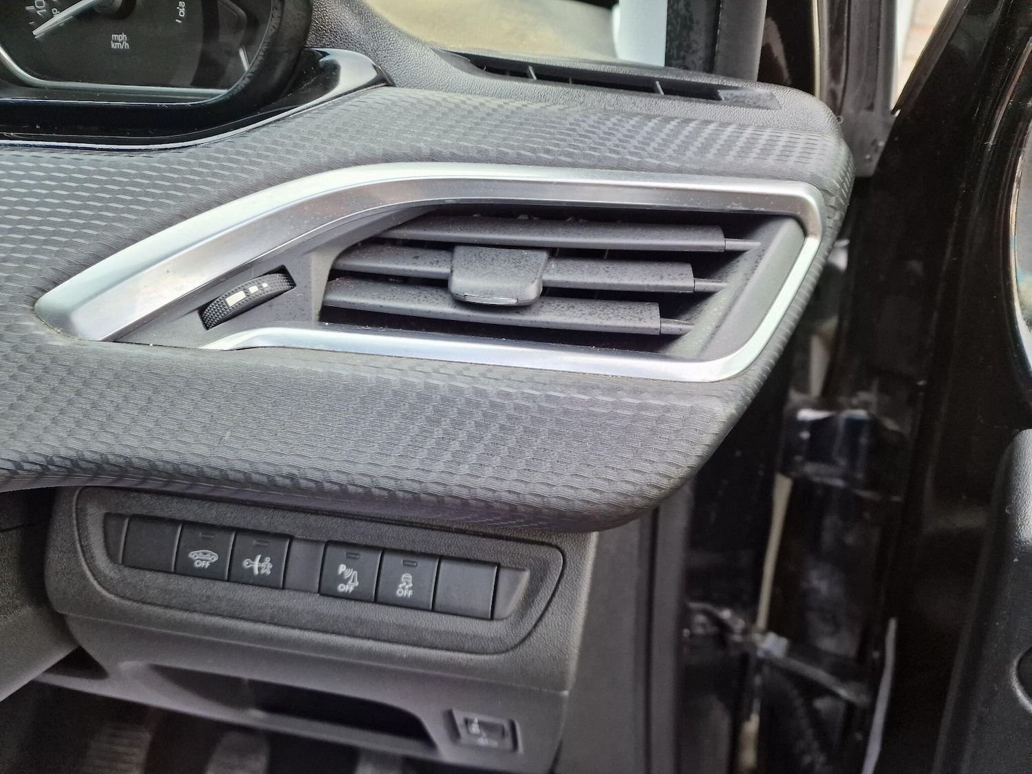 Used Peugeot 2008 2016 for sale - 76657162: Photo 21