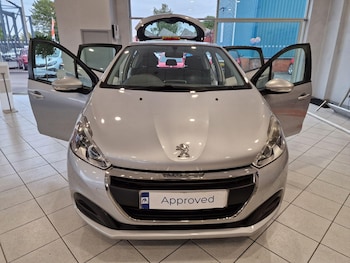 Used Peugeot 208 2015 for sale - 76012069: Photo