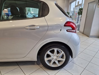 Used Peugeot 208 2015 for sale - 76012069: Photo