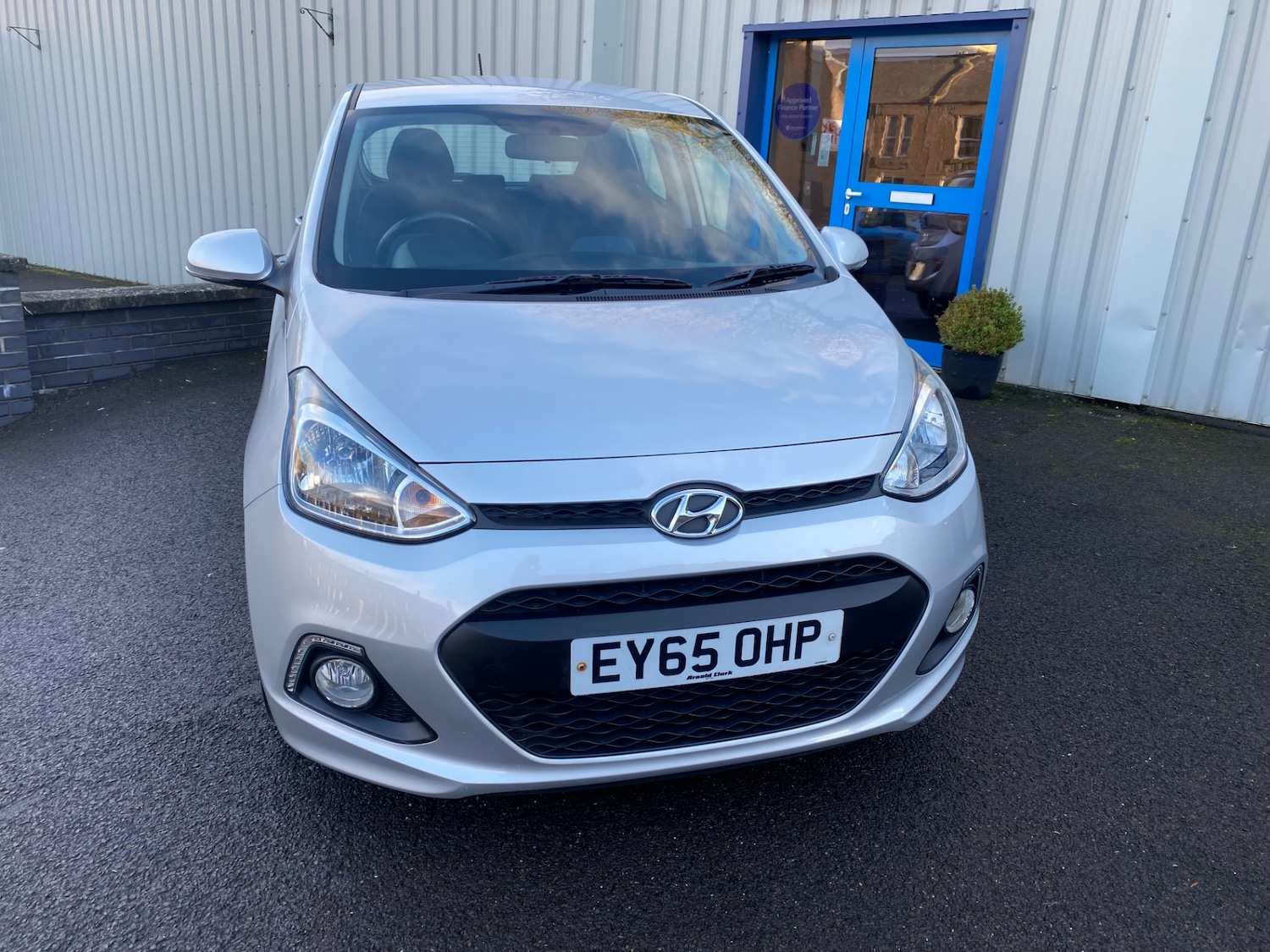 Used Hyundai i10 2015 for sale - 76404472: Photo 2