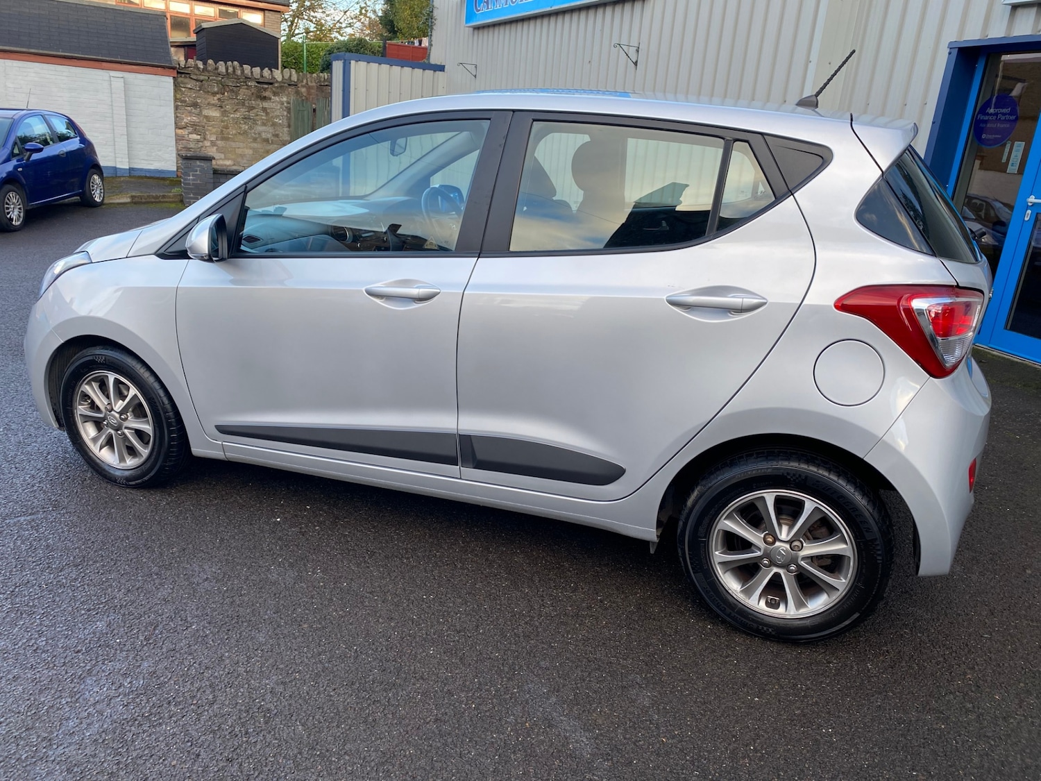 Used Hyundai i10 2015 for sale - 76404472: Photo 6