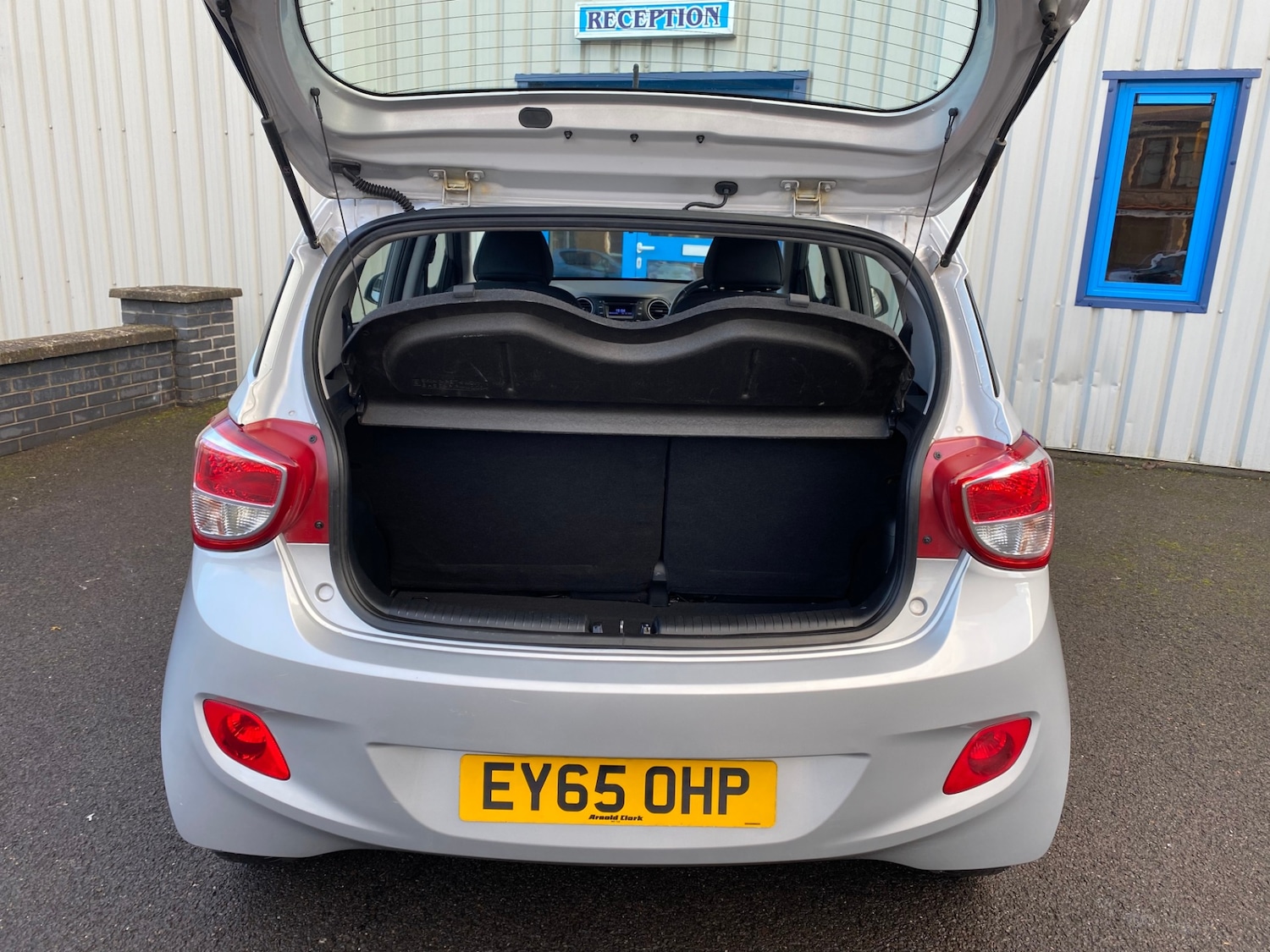 Used Hyundai i10 2015 for sale - 76404472: Photo 8