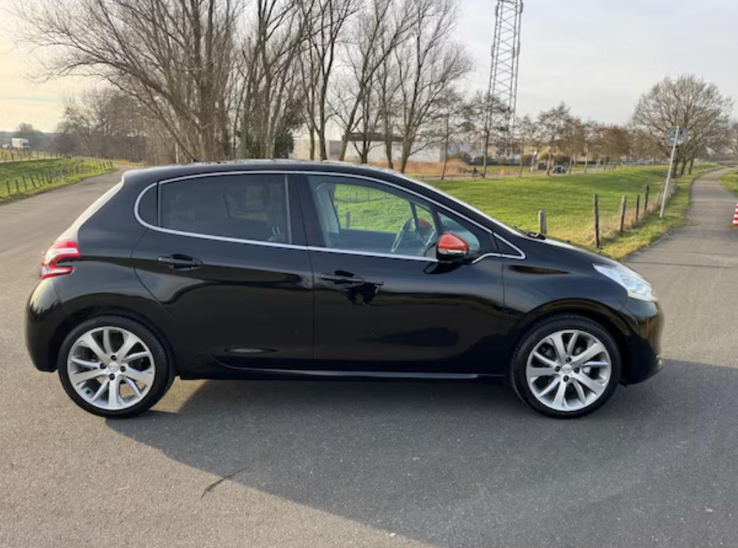 Used Peugeot 208 2016 for sale - 77411431: Photo 2