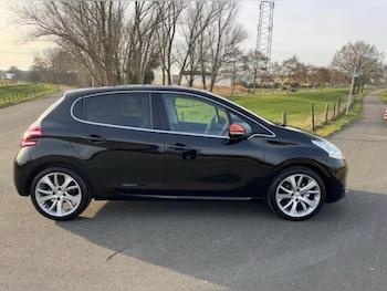Used Peugeot 208 2016 for sale - 77411431: Photo