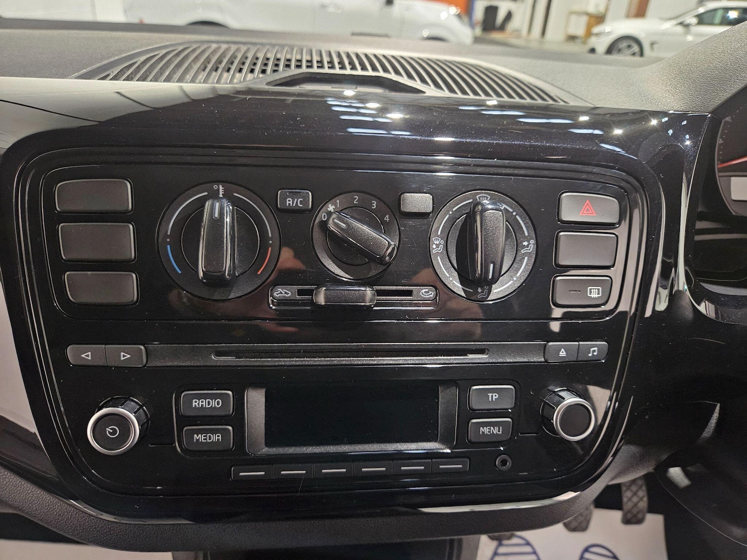 Used Volkswagen up! 2014 for sale - 76936377: Photo 37