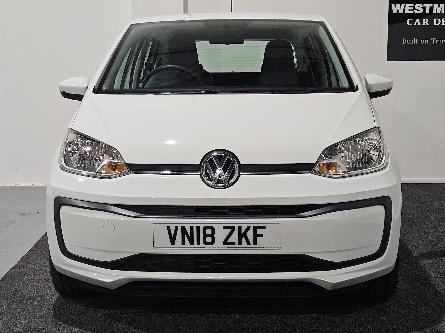 Used Volkswagen up! 2018 for sale - 76988339: Photo 2