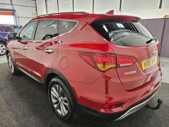 Used Hyundai Santa Fe 2016 for sale - 79337397: Photo