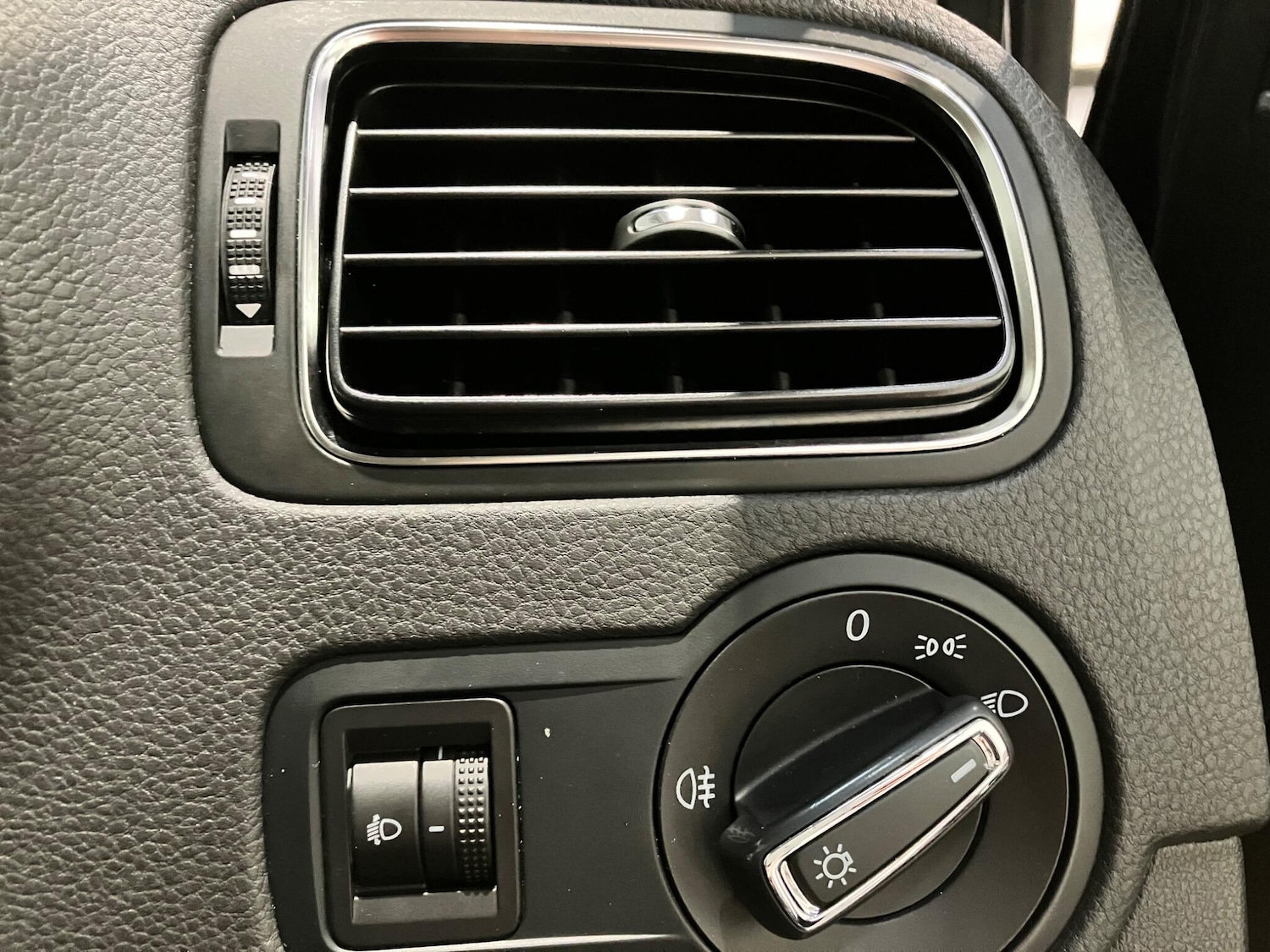 Used Volkswagen Polo 2015 for sale - 76550565: Photo 21