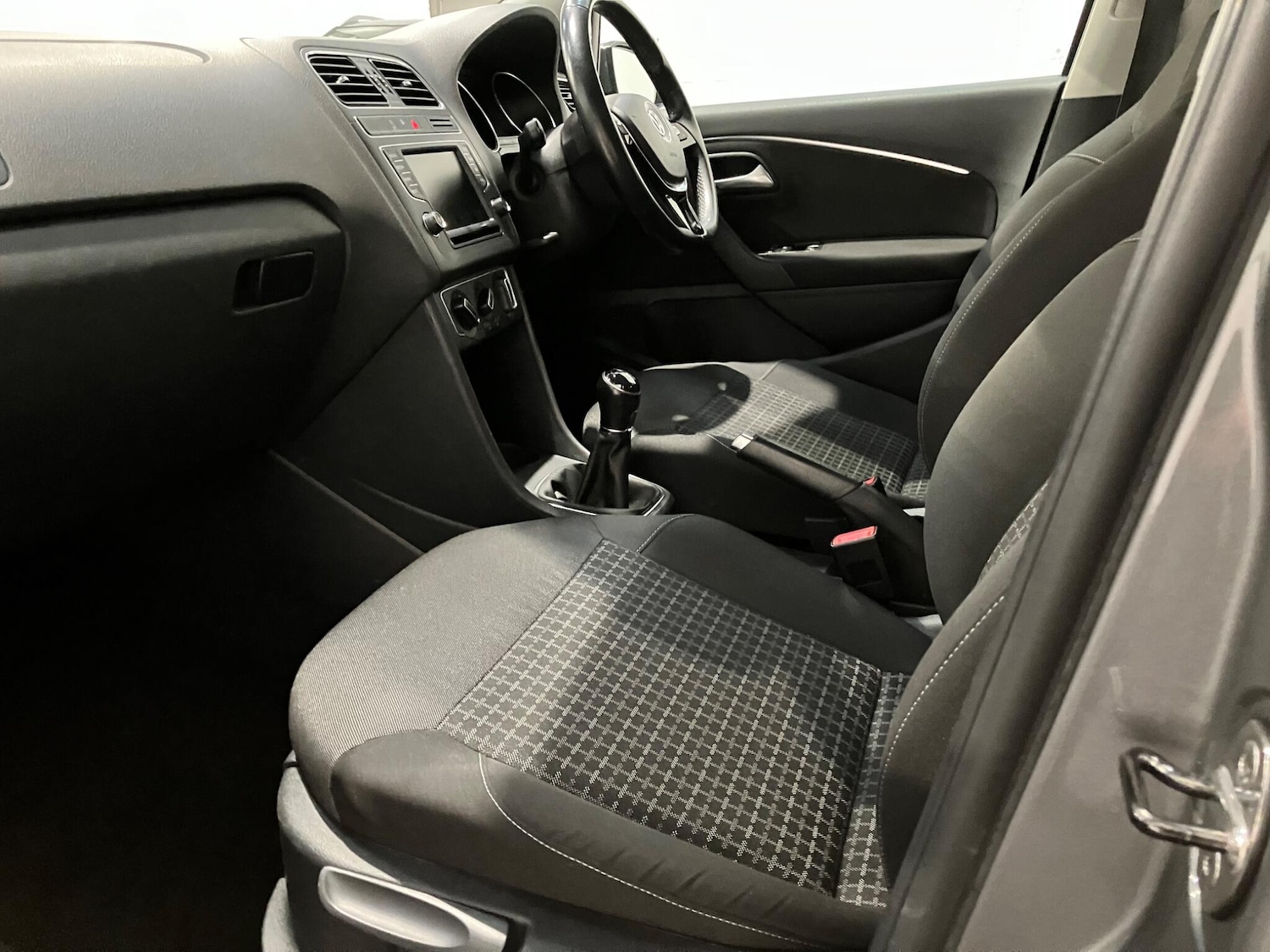 Used Volkswagen Polo 2015 for sale - 76550565: Photo 28