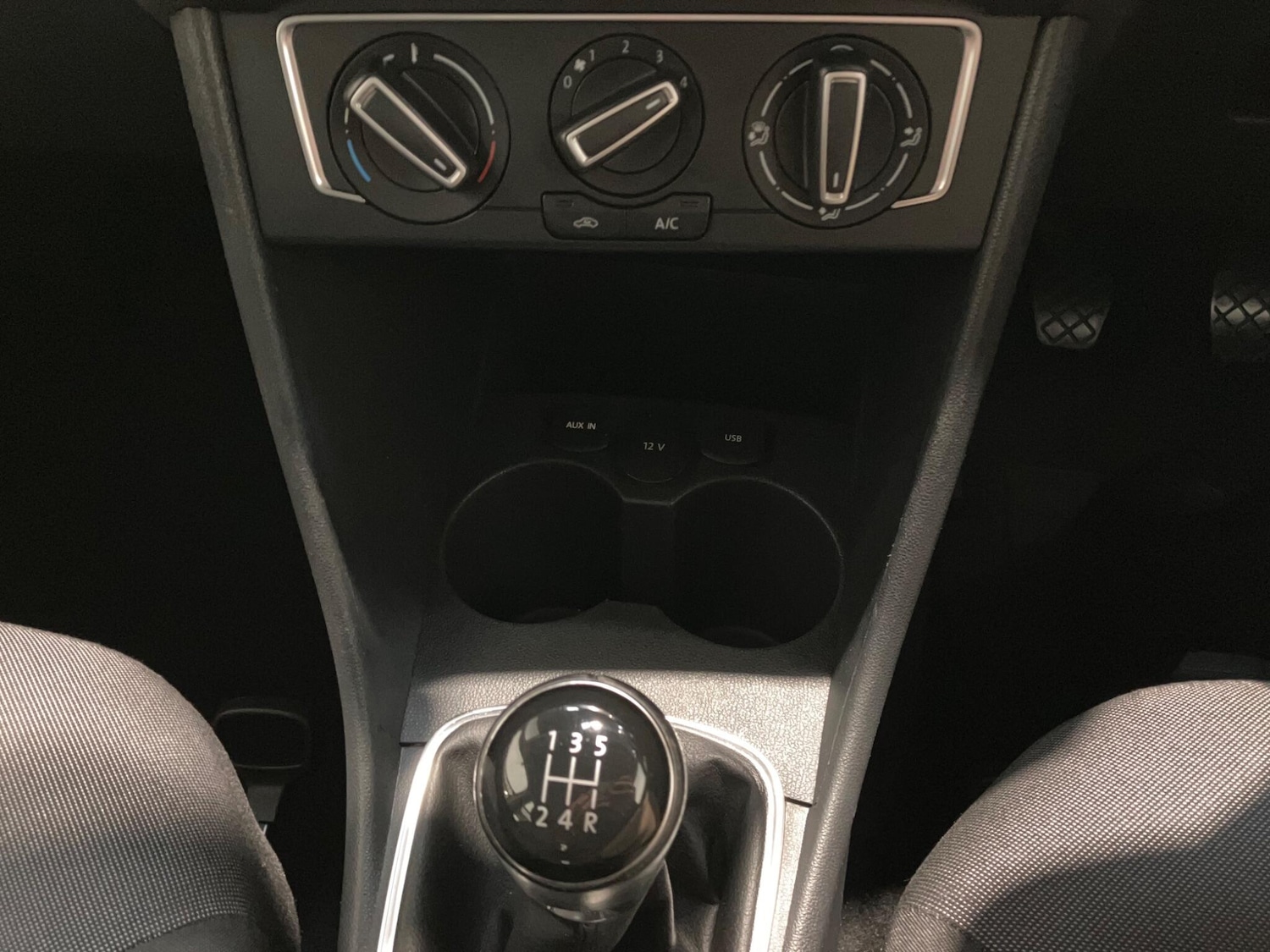 Used Volkswagen Polo 2015 for sale - 76550565: Photo 32