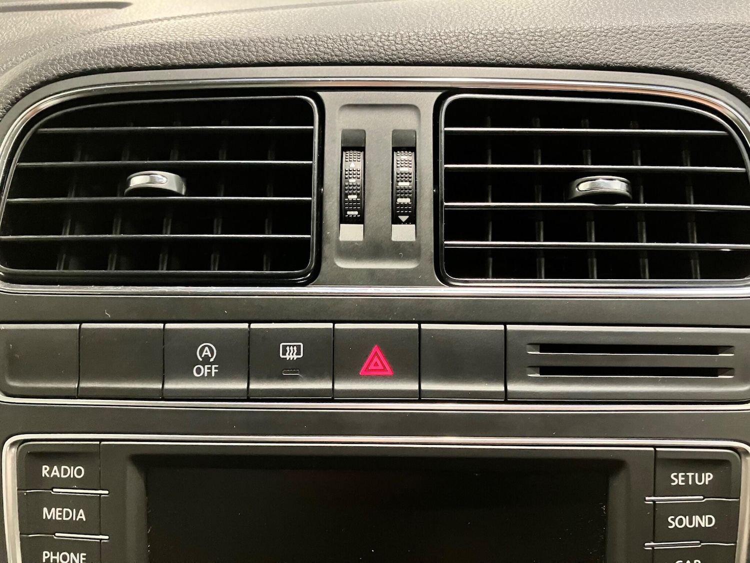 Used Volkswagen Polo 2015 for sale - 76550565: Photo 33