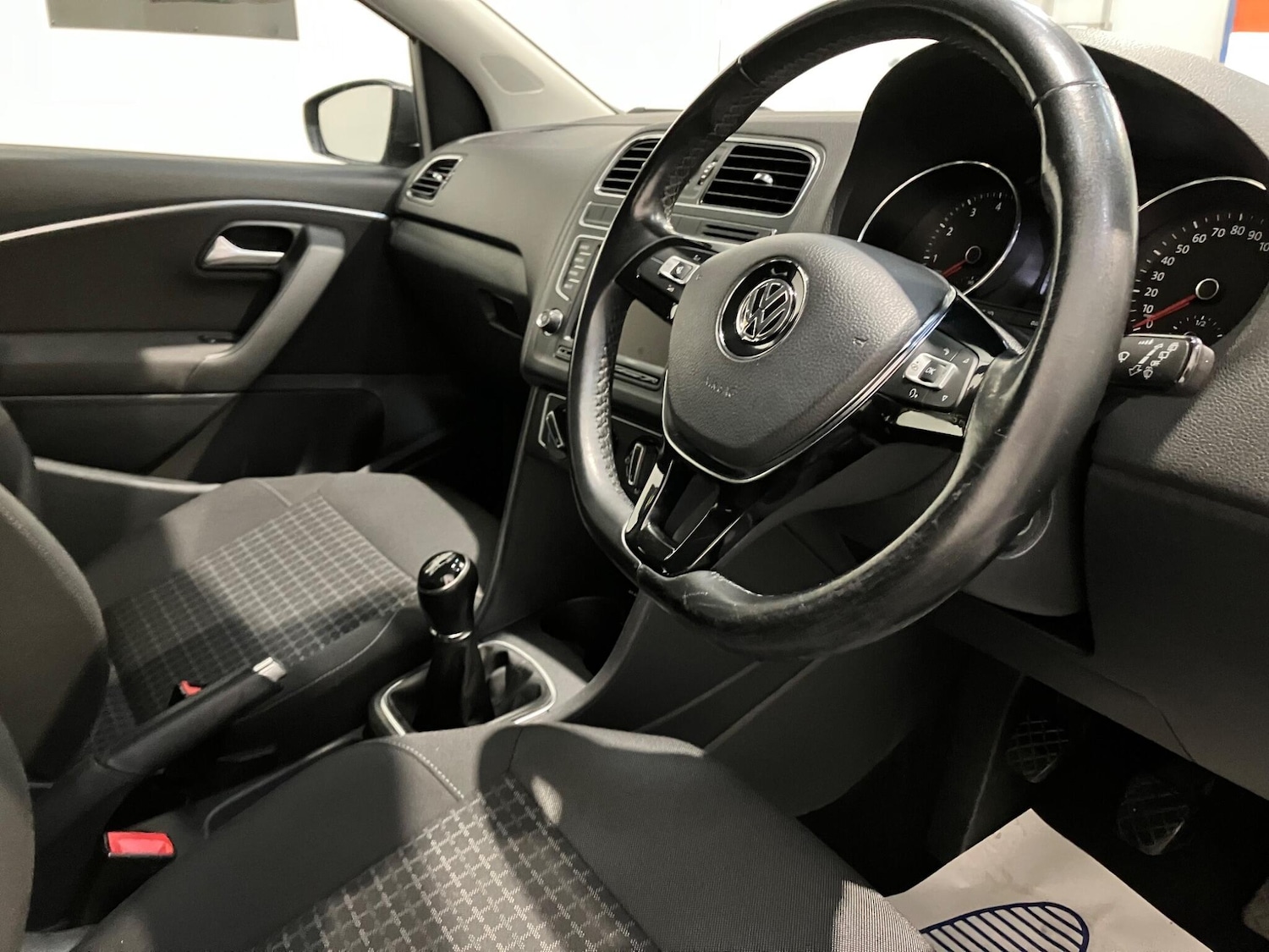 Used Volkswagen Polo 2015 for sale - 76550565: Photo 35