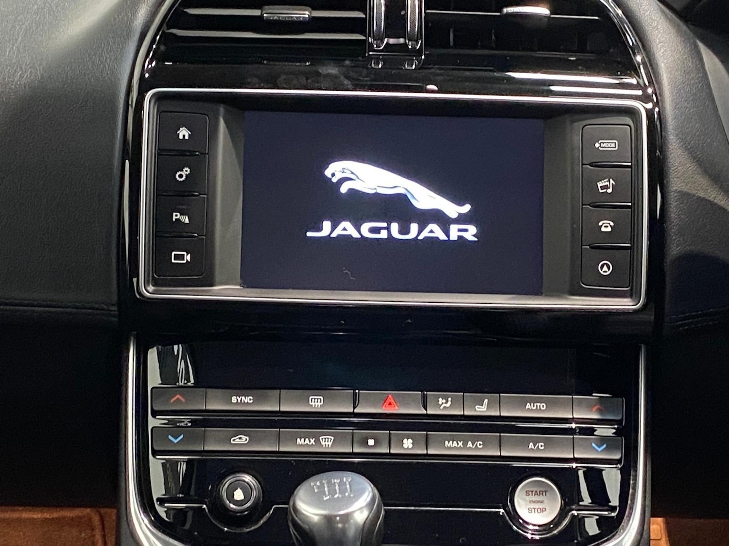 Used Jaguar XE 2015 for sale - 78157471: Photo 18