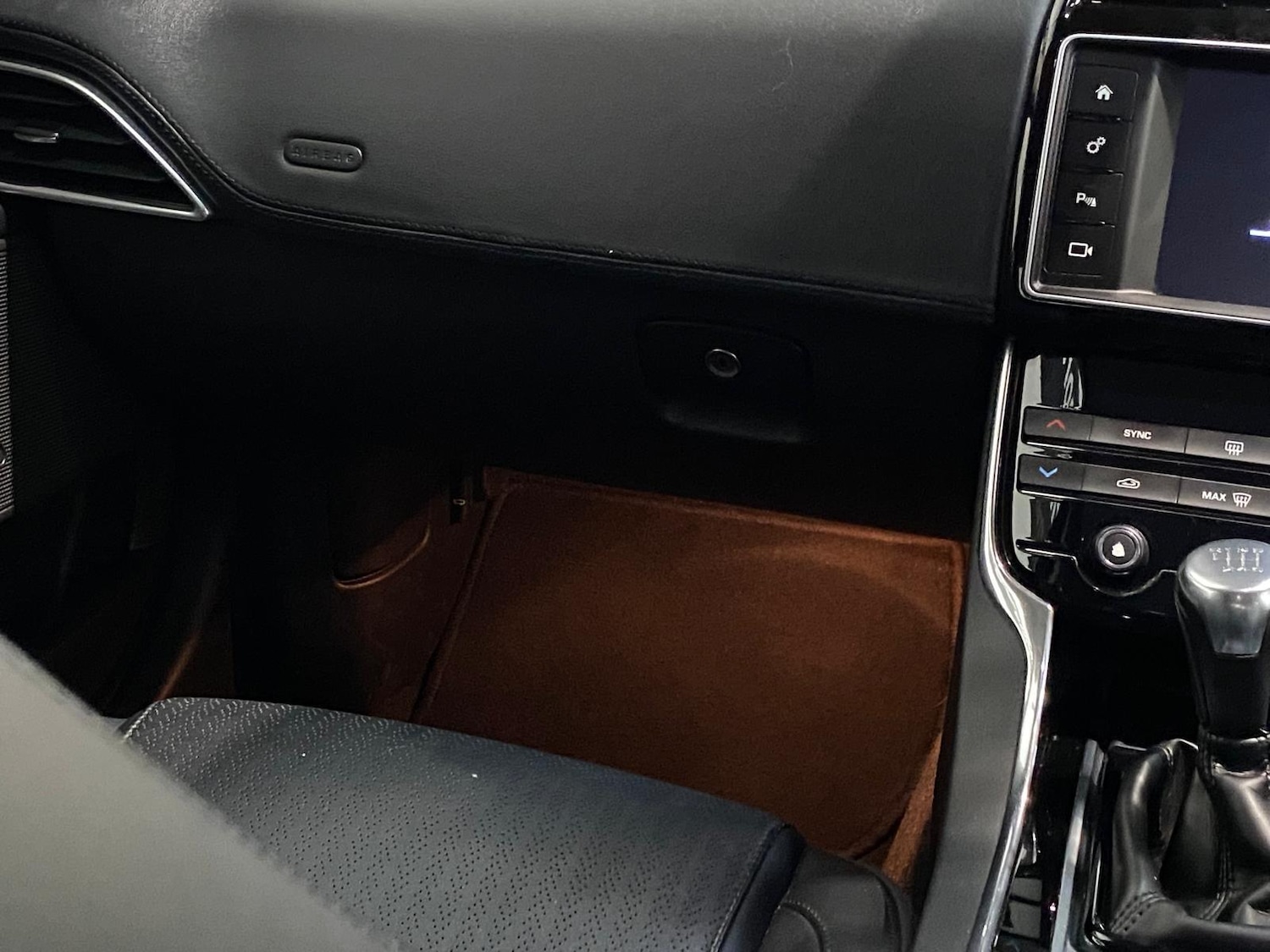 Used Jaguar XE 2015 for sale - 78157471: Photo 19