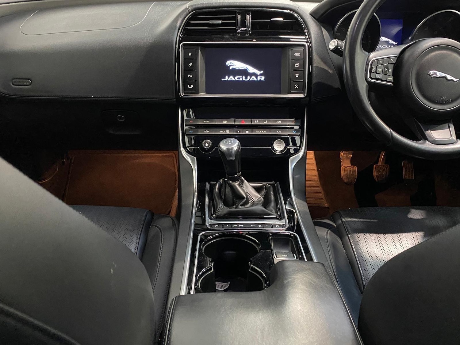 Used Jaguar XE 2015 for sale - 78157471: Photo 20