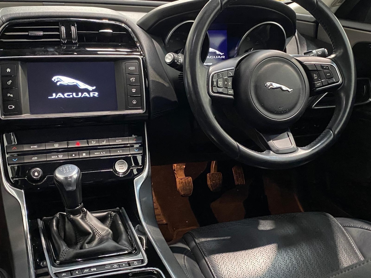 Used Jaguar XE 2015 for sale - 78157471: Photo 23