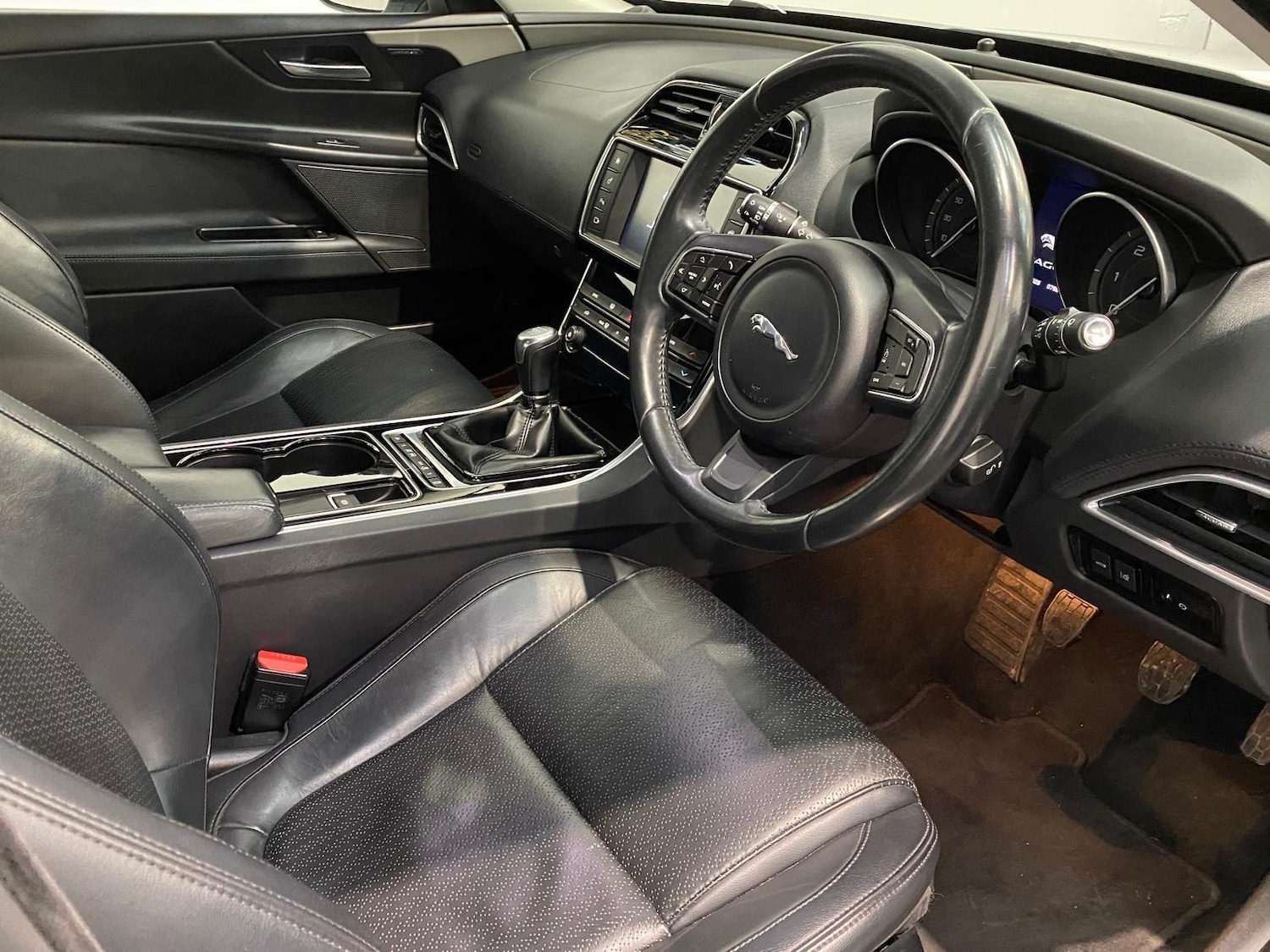 Used Jaguar XE 2015 for sale - 78157471: Photo 26