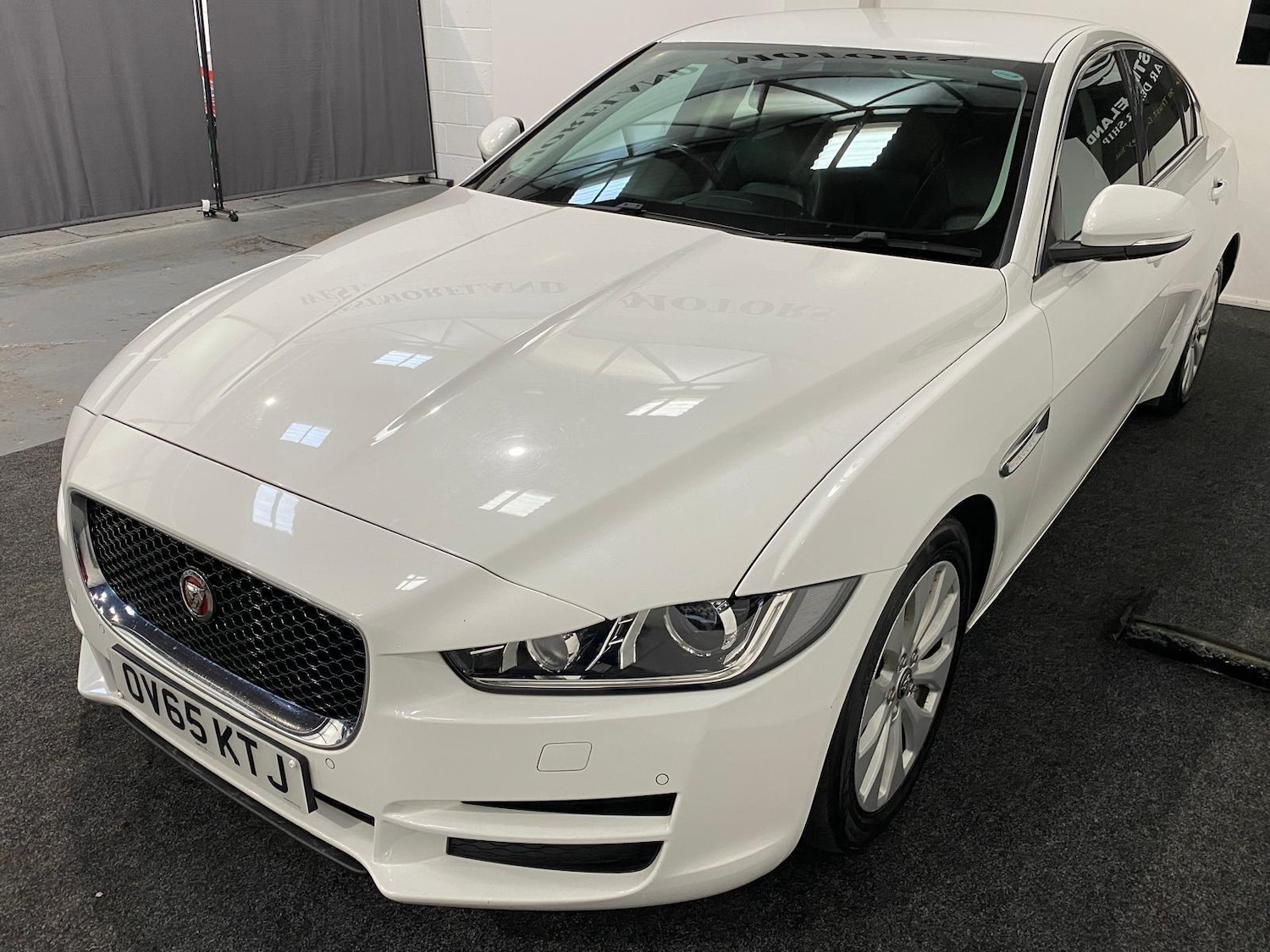 Used Jaguar XE 2015 for sale - 78157471: Photo 3