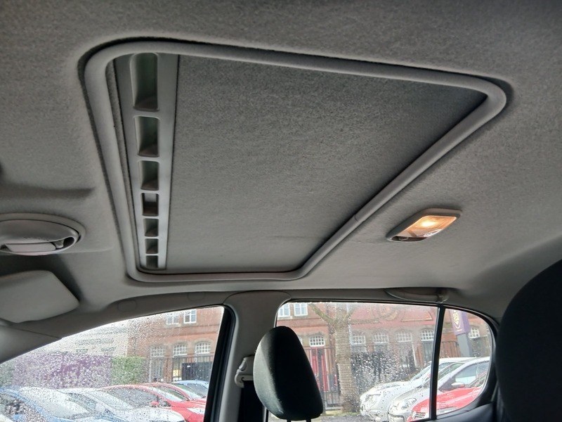 Used Toyota Yaris 2004 for sale - 77584226: Photo 17