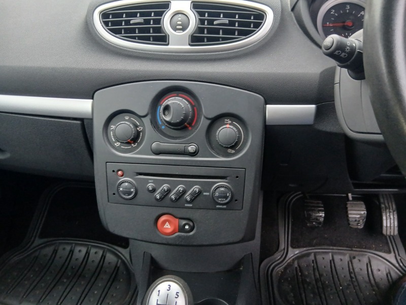 Used Renault Clio 2006 for sale - 76986569: Photo 15