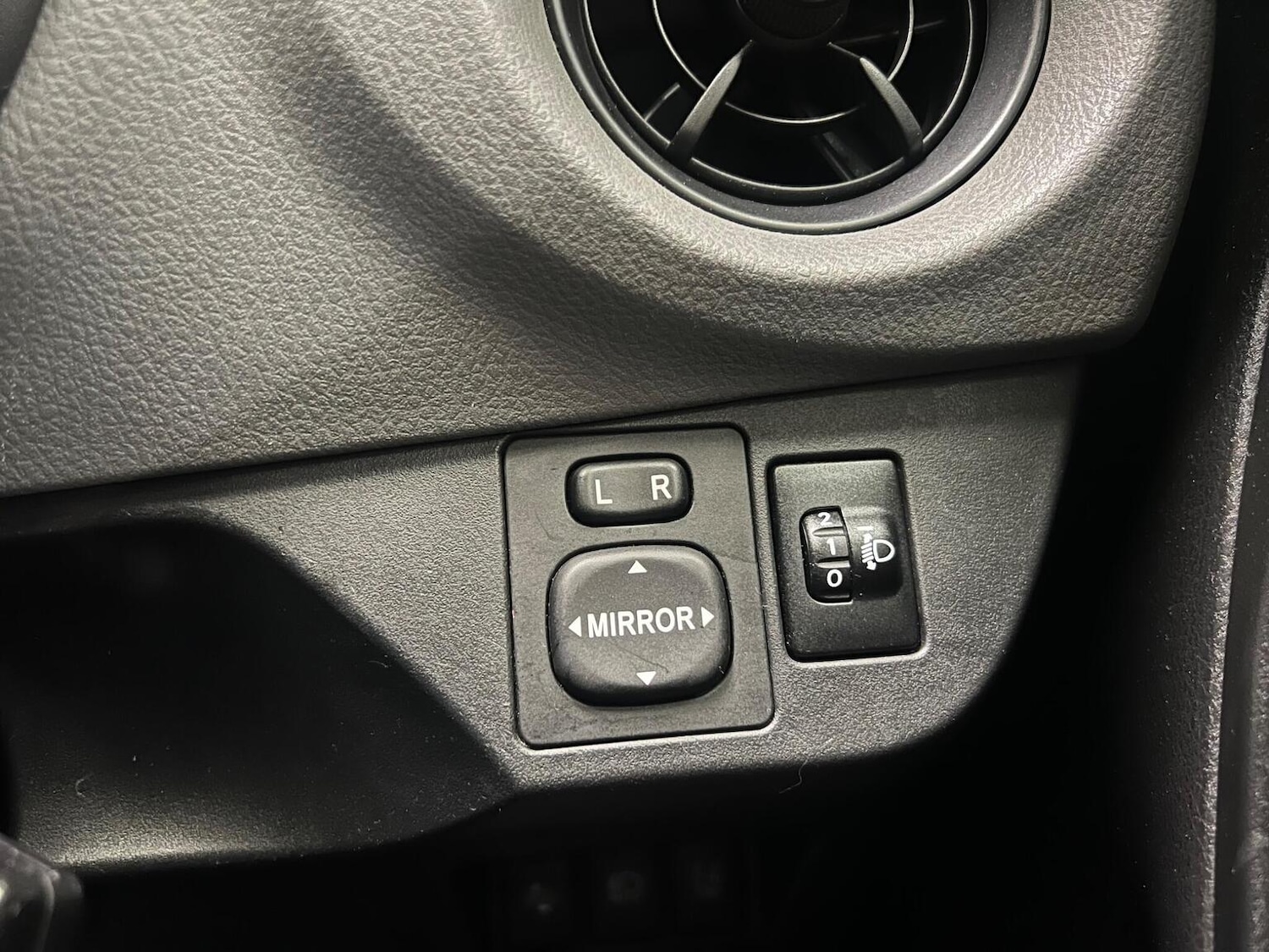 Used Toyota Yaris 2018 for sale - 77937968: Photo 23