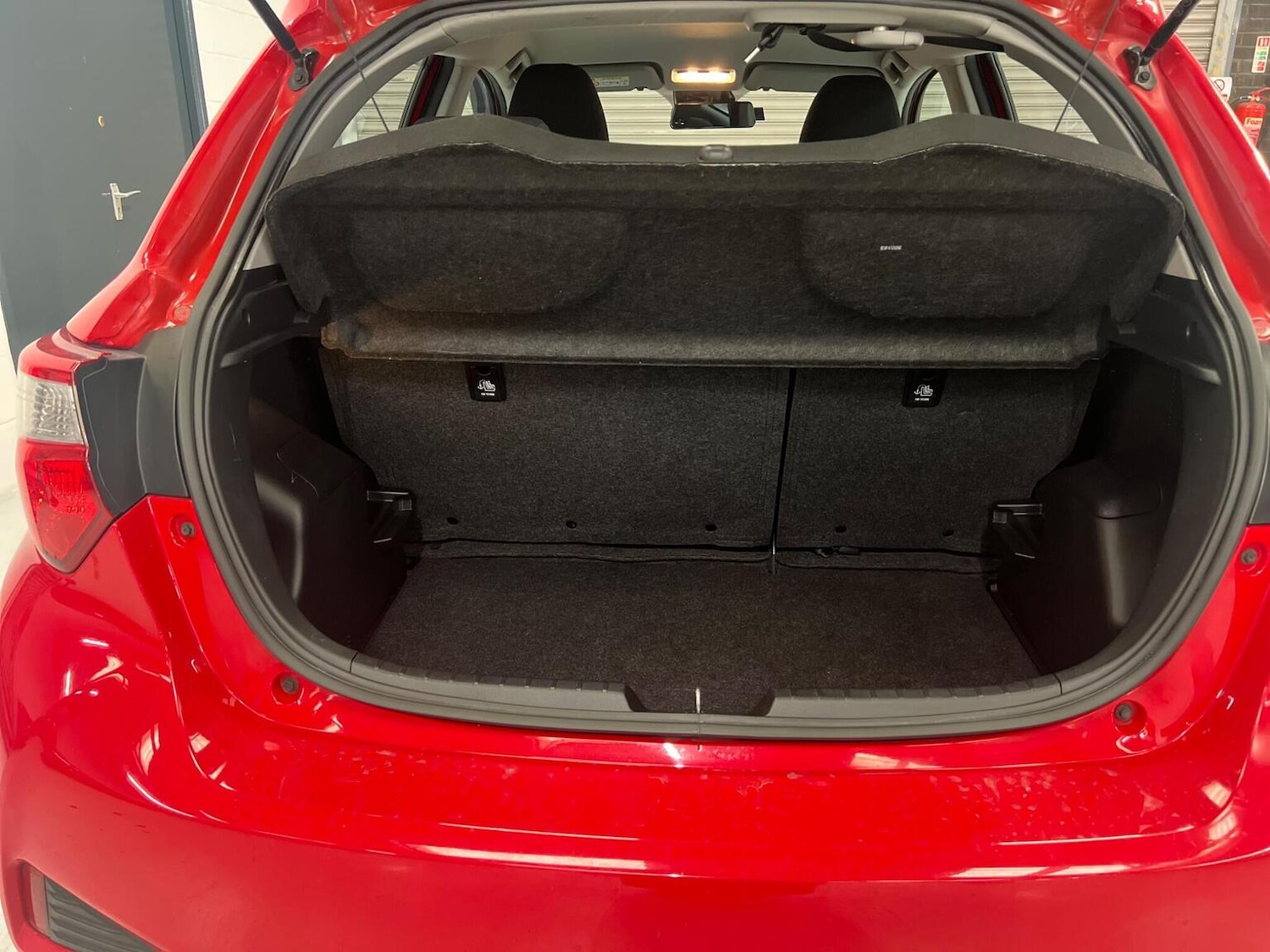 Used Toyota Yaris 2018 for sale - 77937968: Photo 28