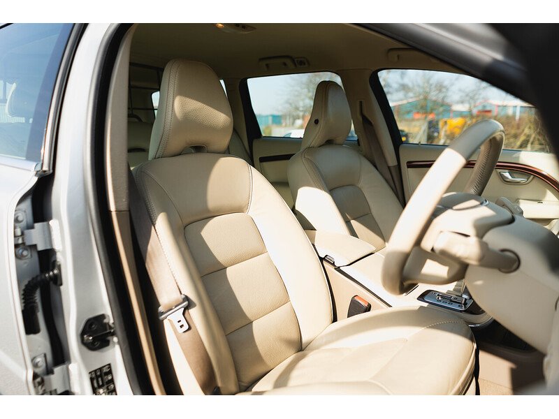 Used Volvo XC70 2011 for sale - 77974515: Photo 2