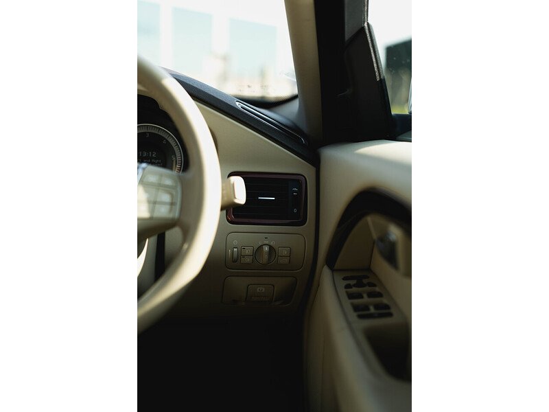 Used Volvo XC70 2011 for sale - 77974515: Photo 36