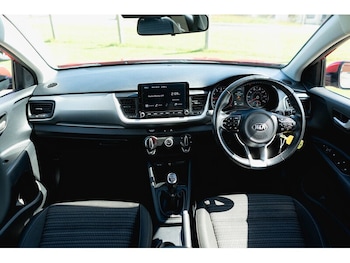 Used Kia Stonic 2021 for sale - 78711996: Photo