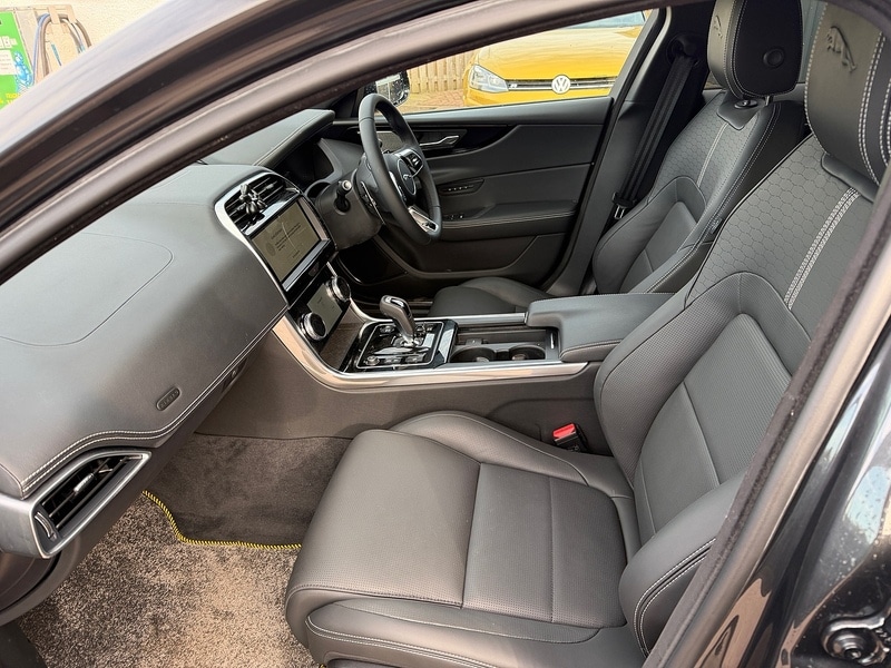 Used Jaguar XE 2023 for sale - 77947079: Photo 9