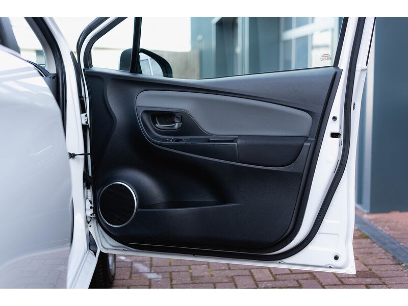 Used Toyota Yaris 2015 for sale - 77685047: Photo 21